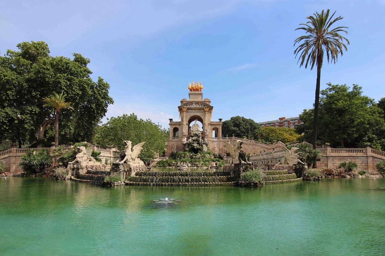 Ciutadella Park, with its waterways, is at the top of the free places to visit in Barcelona