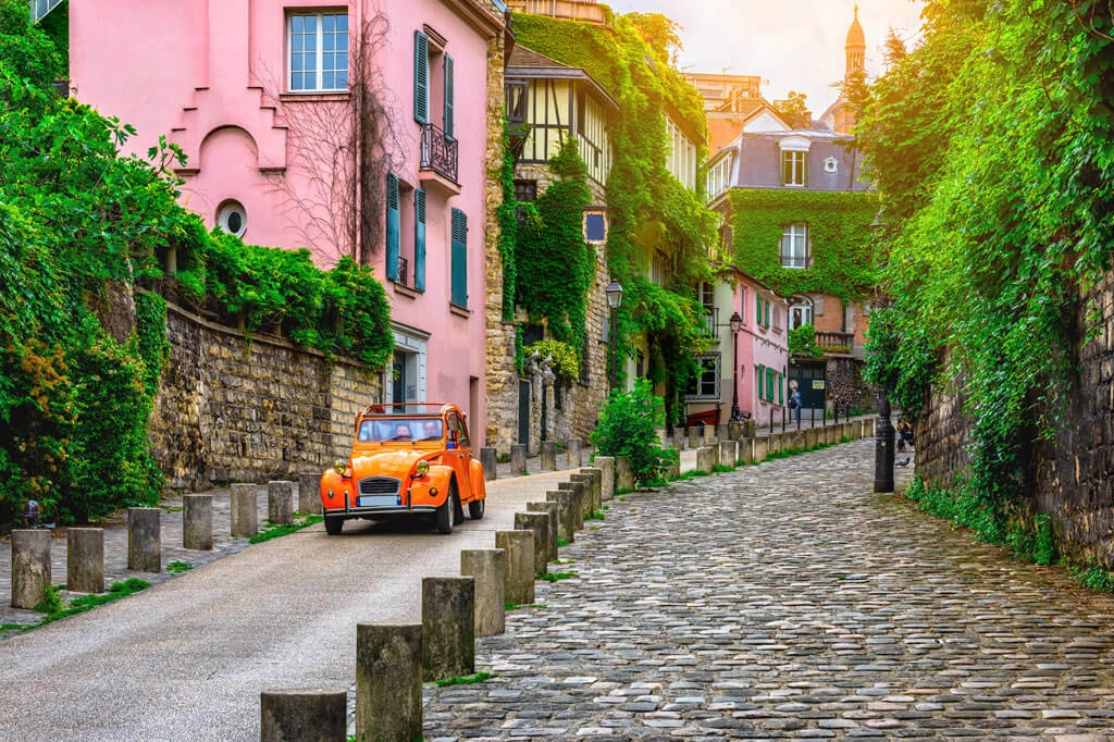 Find the best attraction among the top 10 Things to Do in Montmartre